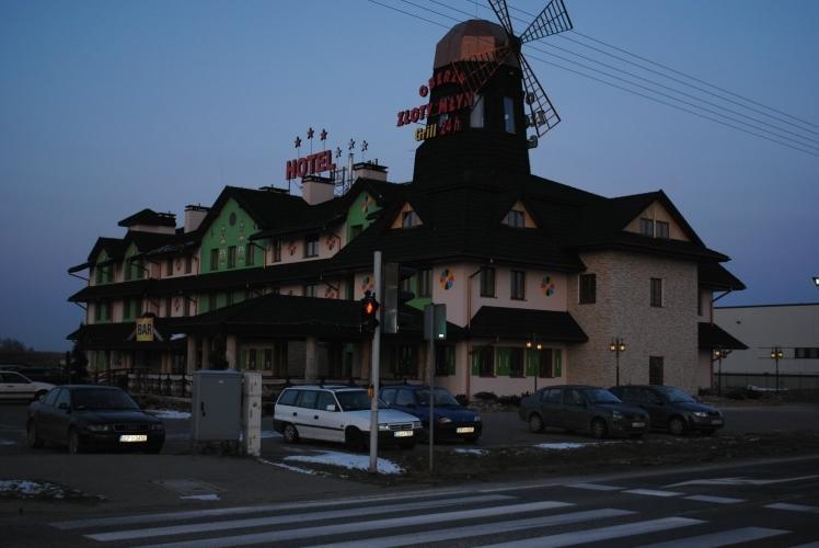 Hotel Złoty Młyn Majków Piotrków Trybunalski Buitenkant foto